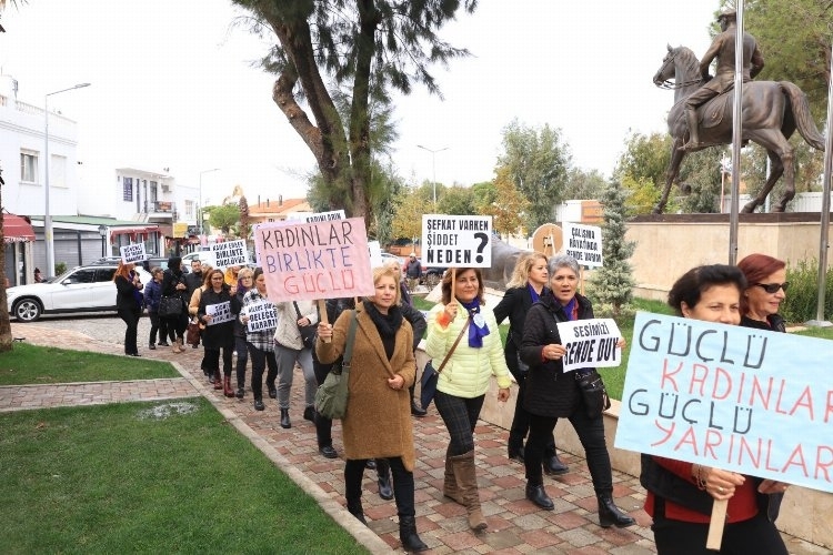 İzmir Güzelbahçe’den 'Hayat Şiddetsiz Güzel' eylemi yapıldı