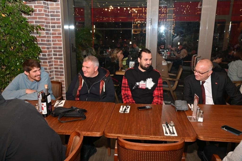 Manisa Büyükşehir, Belediyespor Basketbol Takımını yemekte ağırladı.