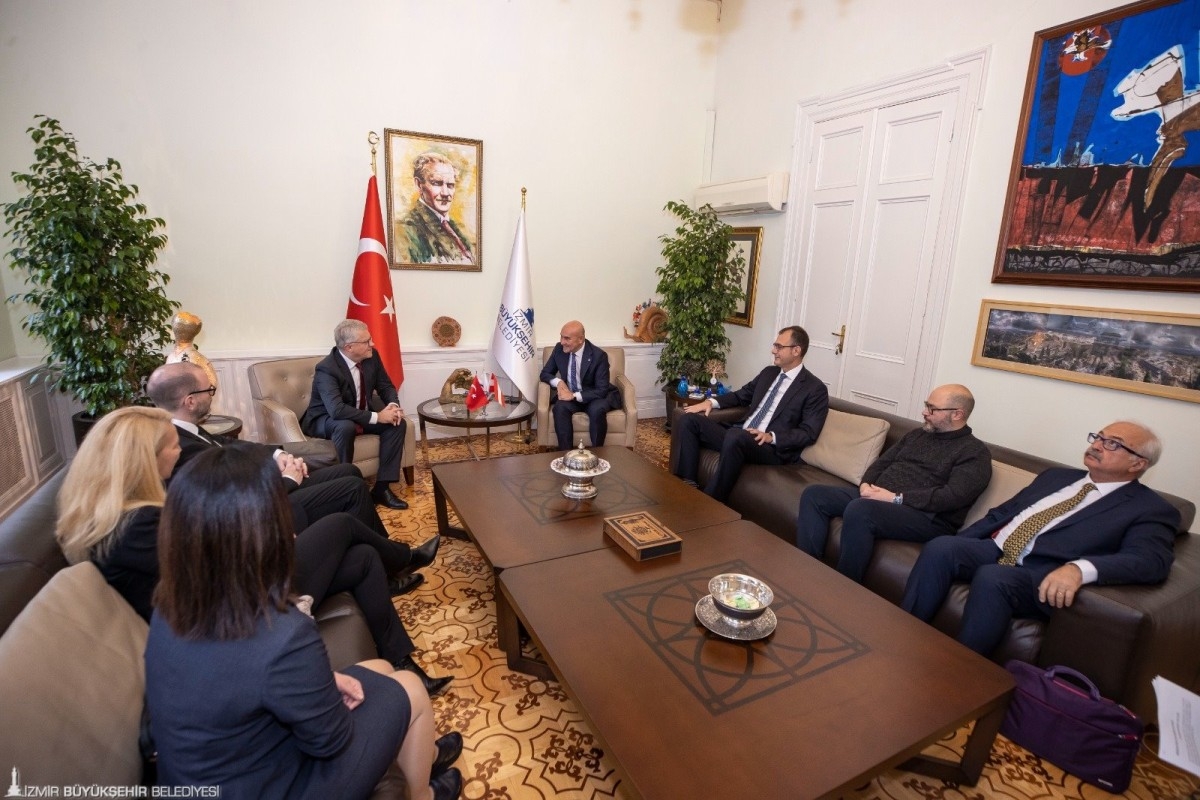 Başkan Tunç Soyer Linz Belediye Başkanı Luger’i ağırladı