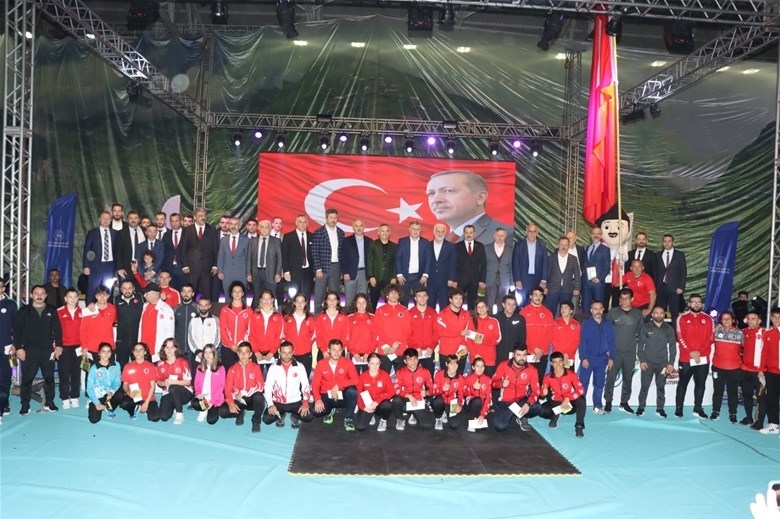 Rize’de” Sporun Yıldızları” Ödülleri verildi