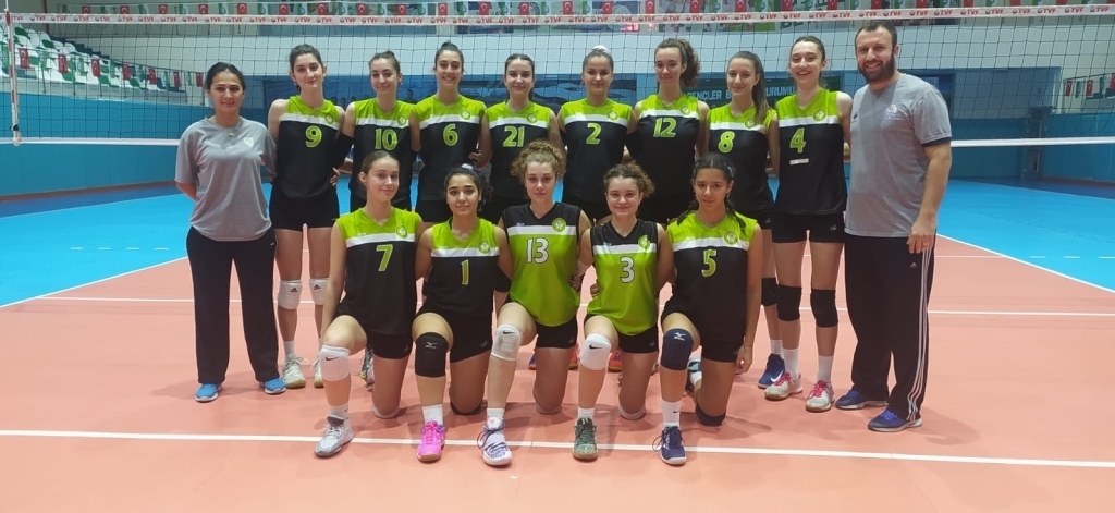 GENÇ KIZLAR, SALİHLİ’YE SET VERMEDİ