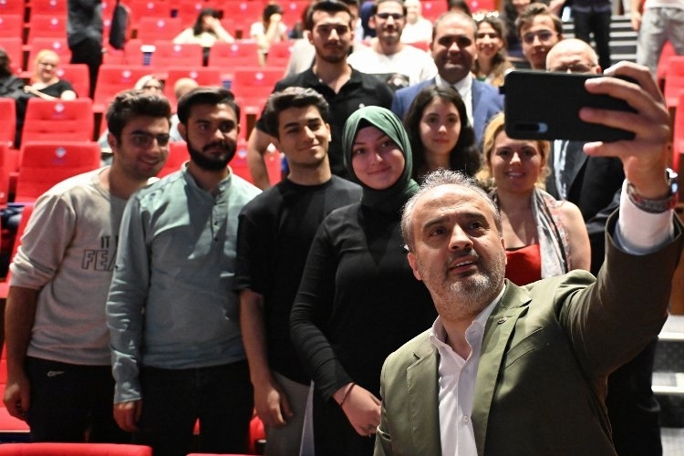 10 bin öğrenci 'burs'larına kavuştu