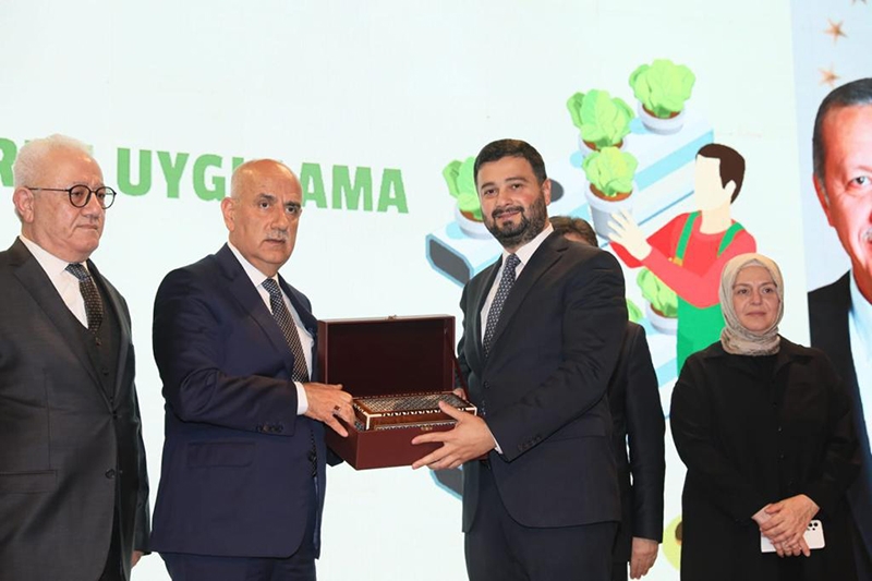 DÜNYA'NIN 2. EN DERİN DİKEY TARIM MERKEZİ KAĞITHANE'DE AÇILDI