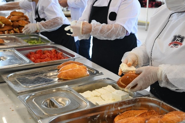İstanbul Beylikdüzü'nde sosyal yardımlar devam ediyor