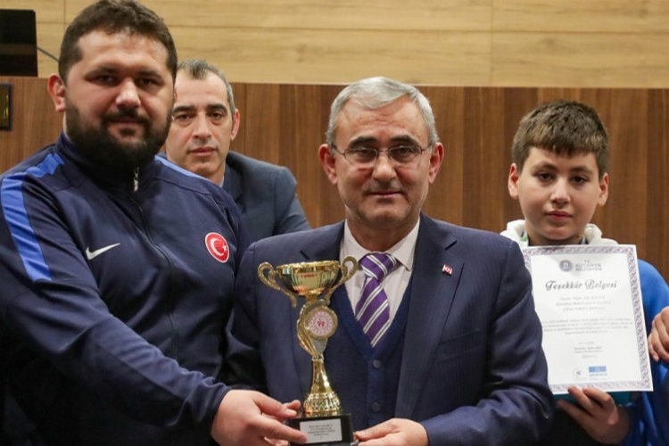 Kütahya'nın başarılı sporcuları ödüllerini aldı