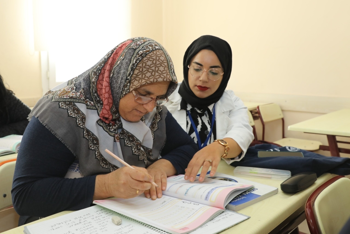 KÜLTÜREVLERİNDE OKUMA YAZMA BÜYÜK İLGİ GÖRÜYOR
