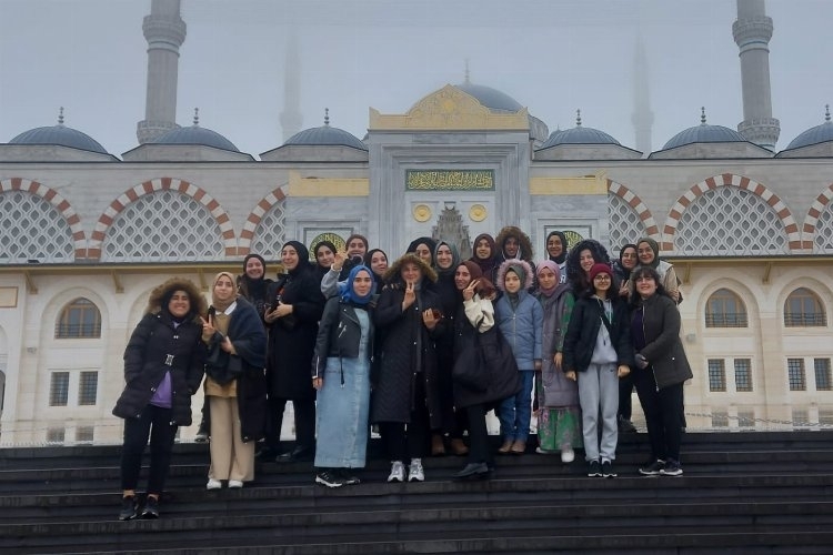 Mudanya'da Diyanet'ten liseli kız öğrencilere İstanbul turu düzenledi