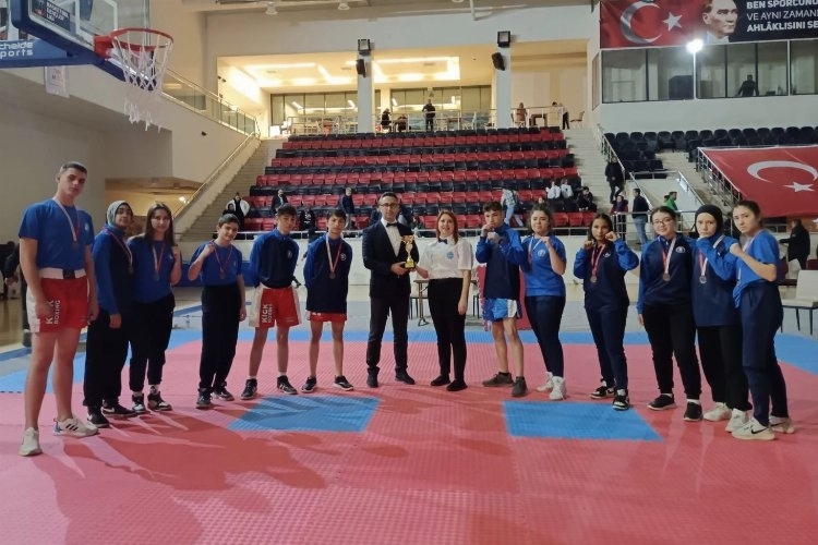 Kütahya Kick Boks'ta madalyalarla döndü