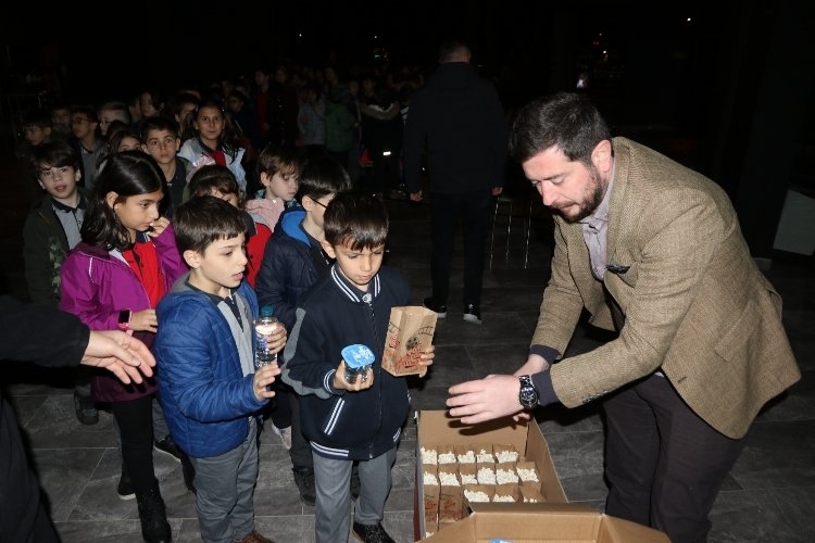Rize Belediyesi'nden çocuklara sinema etkinliği