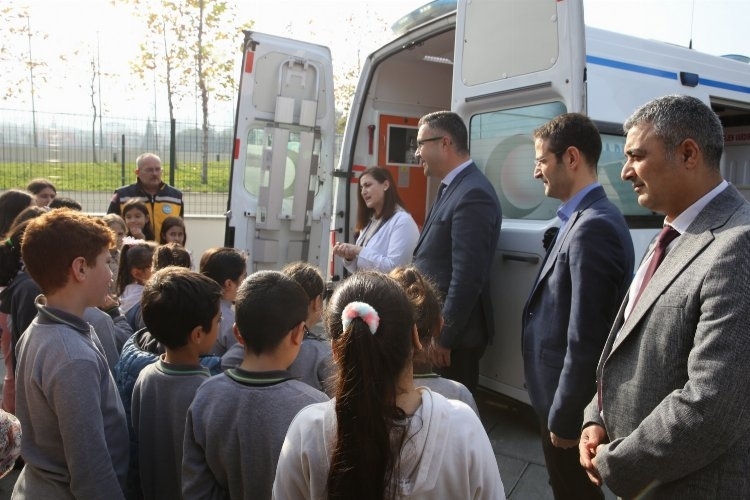 Minikler Manisa'da 'ambulans' ile tanıştı