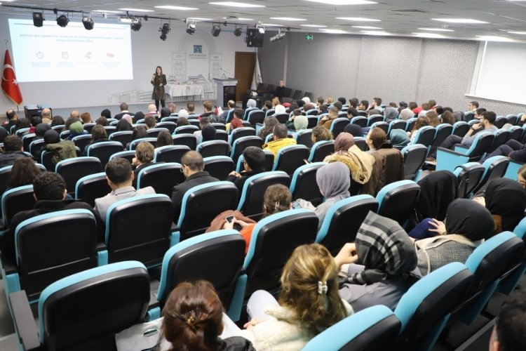 Düzce'de gençlere dijital iletişim becerileri konusunda bilgilendirildi