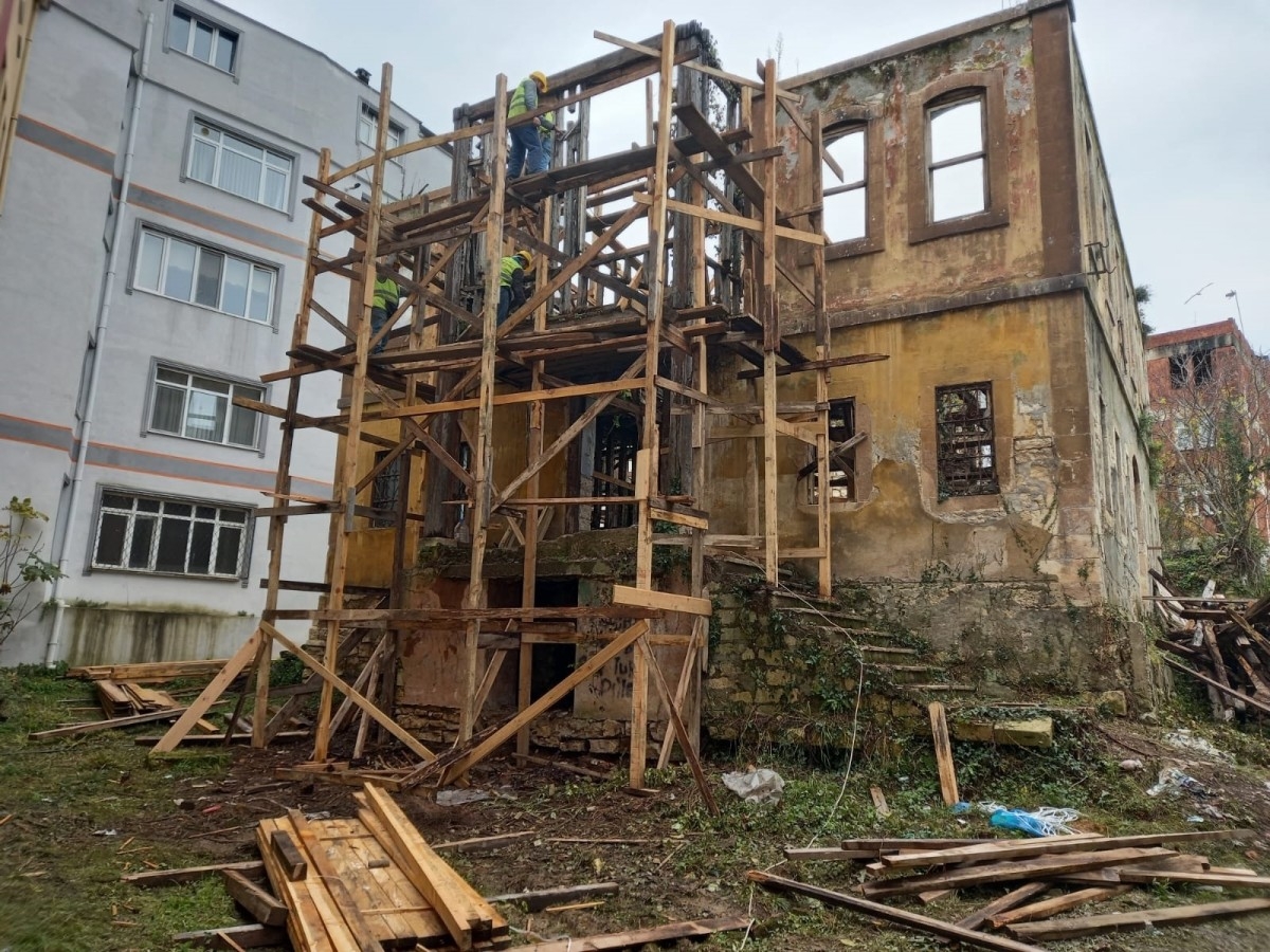 BÜYÜKŞEHİR BELEDİYESİ TARİHİ KONAKTA RESTORASYON BAŞLADI