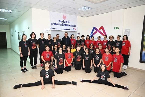 Seçer, Büyükşehir’in “Kır Çiçekleri” İle Buluştu
