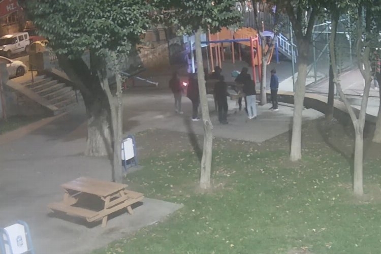 Eyüpsultan'daki parktan oturma ünitesi çalarken yakalandılar