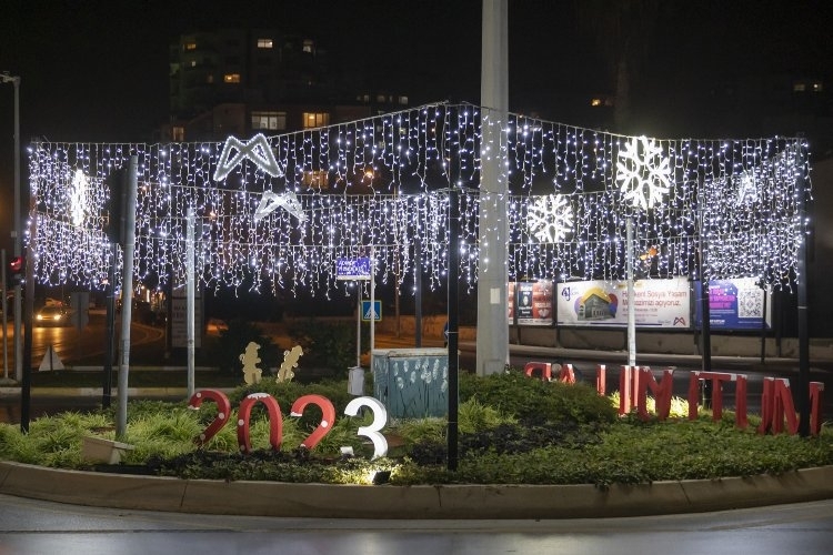 Mersin yeni yıla ışıl ışıl girmeye hazırlanıyor