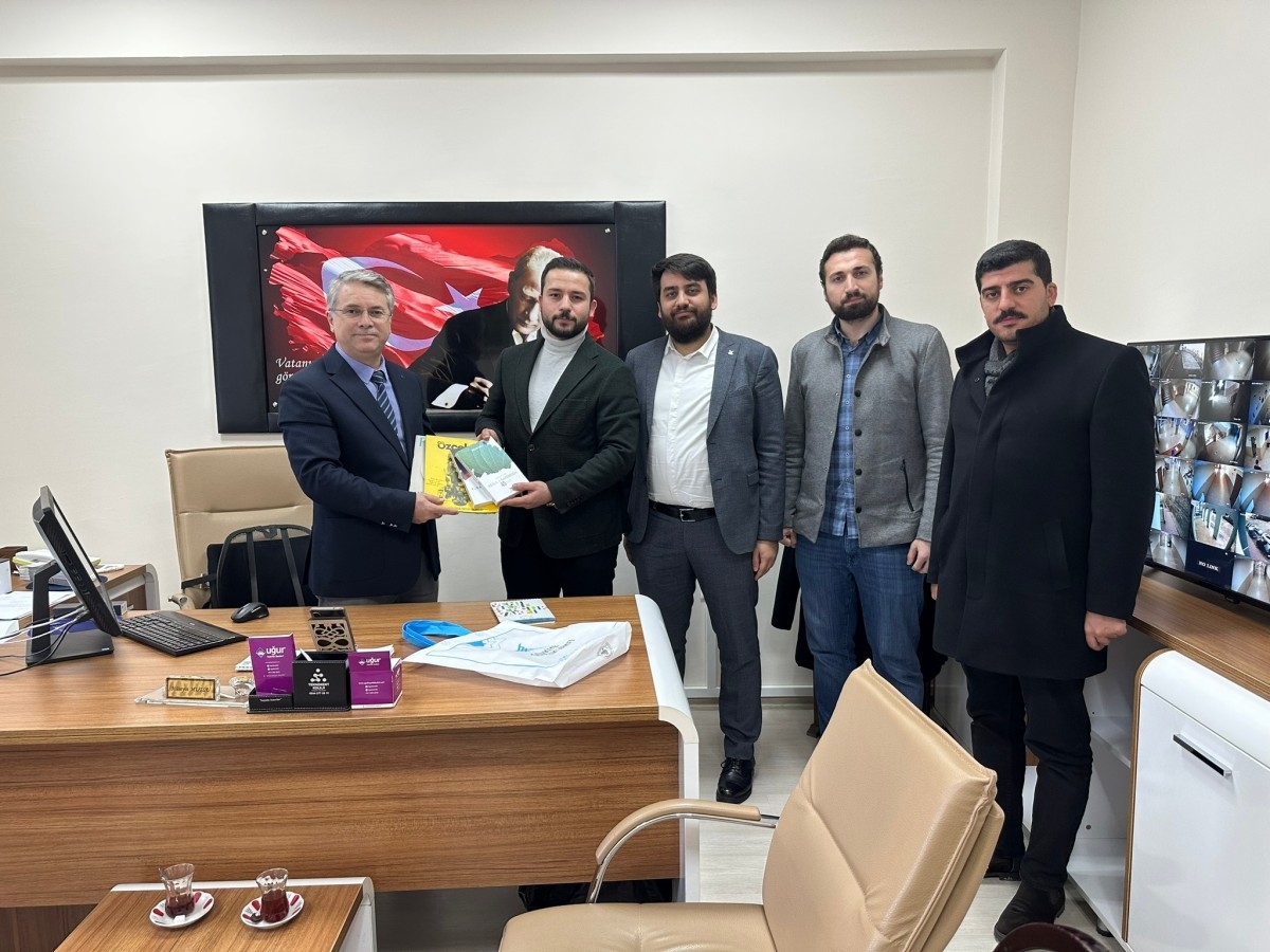 Sakarya’da binlerce genç aynı anda selamlaştı