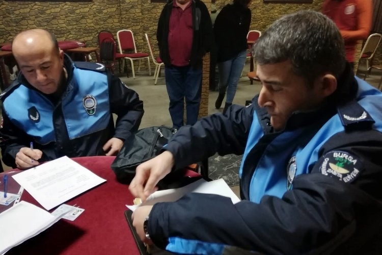Bursa Osmangazi'de ruhsatsız kahvehaneler tespit edilerek mühürlendi