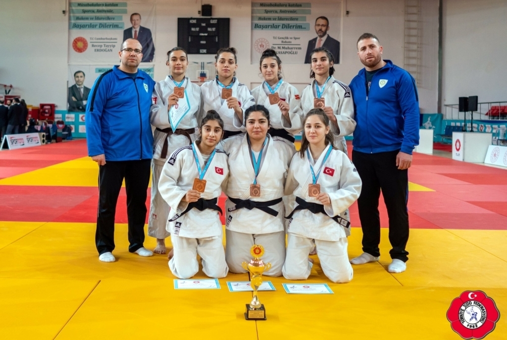MANİSA KADIN JUDO TAKIMI SÜPER LİGE YÜKSELDİ