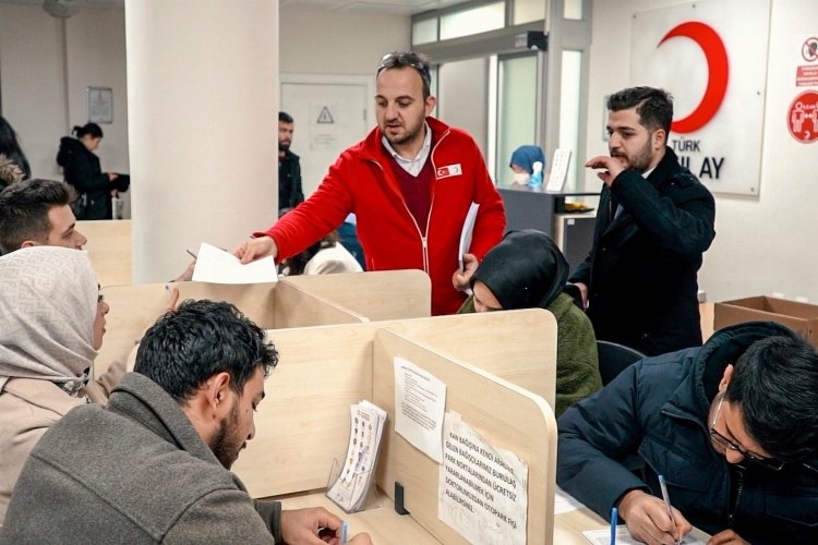 AK gençlerden örnek bağış Türkök Kök Hücre bağışında bulundu