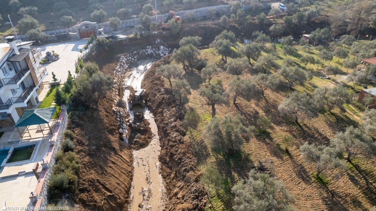  İzmir Büyükşehir Kaklık çayı risklerini önlemek için harekete geçti.