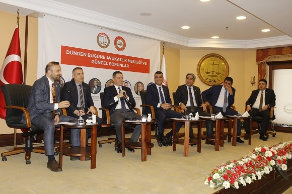 Mersin'de Avukatlık Mesleğinin Sorunları Panelde Masaya Yatırıldı