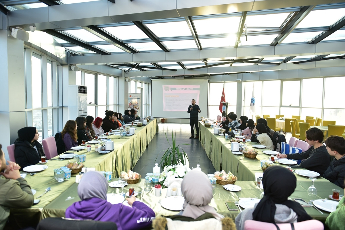 Ebeveynlerine Dijital Okuryazarlık Öğretecek