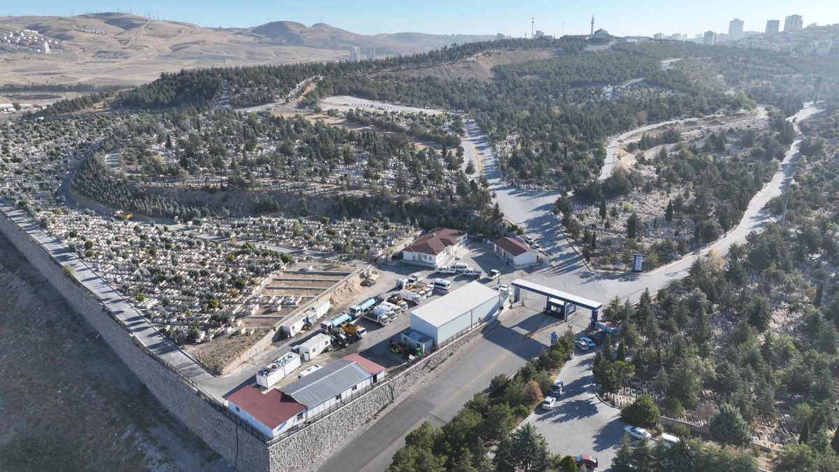 ANKARA’DA MEZARLIKLAR YENİLENDİ