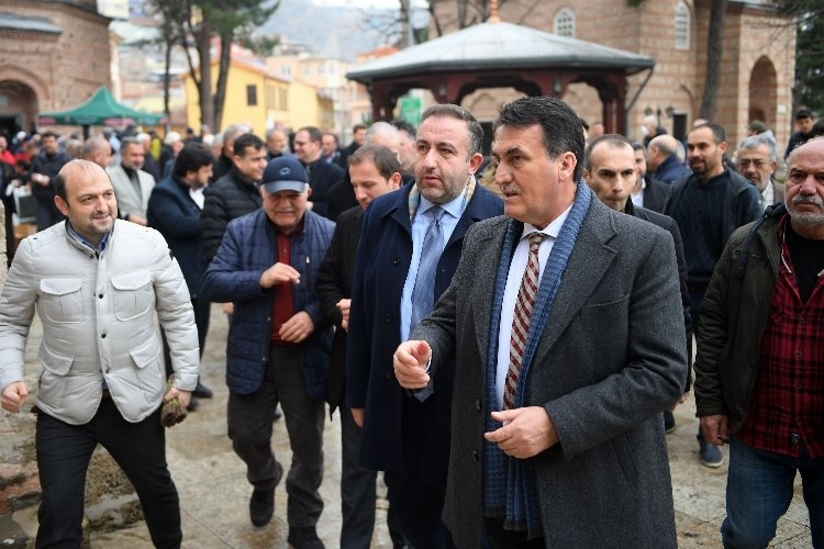  Bursa'da tarihi camiye Osmangazi hizmeti
