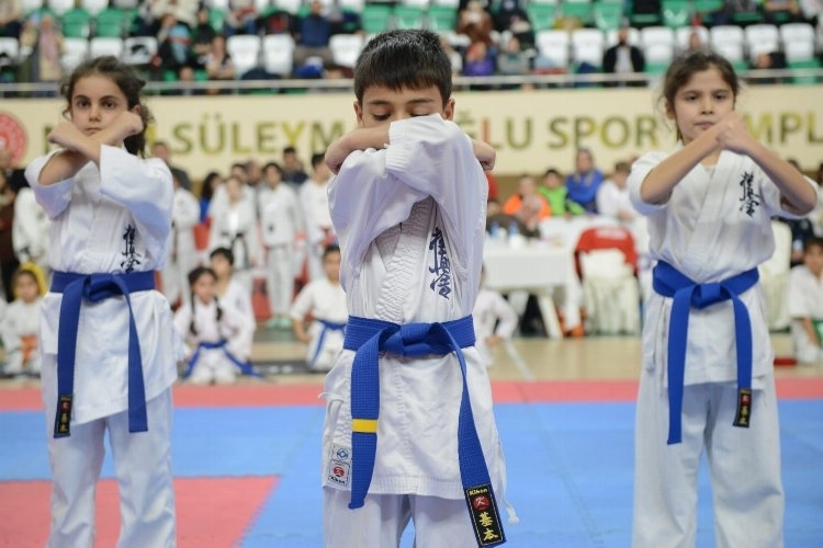 Karate rüzgarı Bursa Yıldırım'da