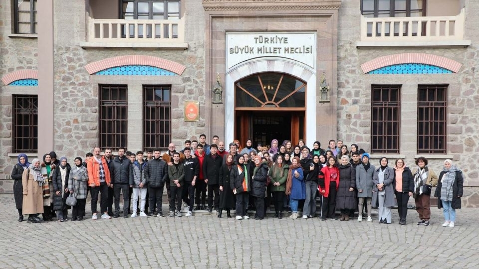 ANKARA’DA MEHMET AKİF ERSOY’UN İZİNİ SÜRDÜLER