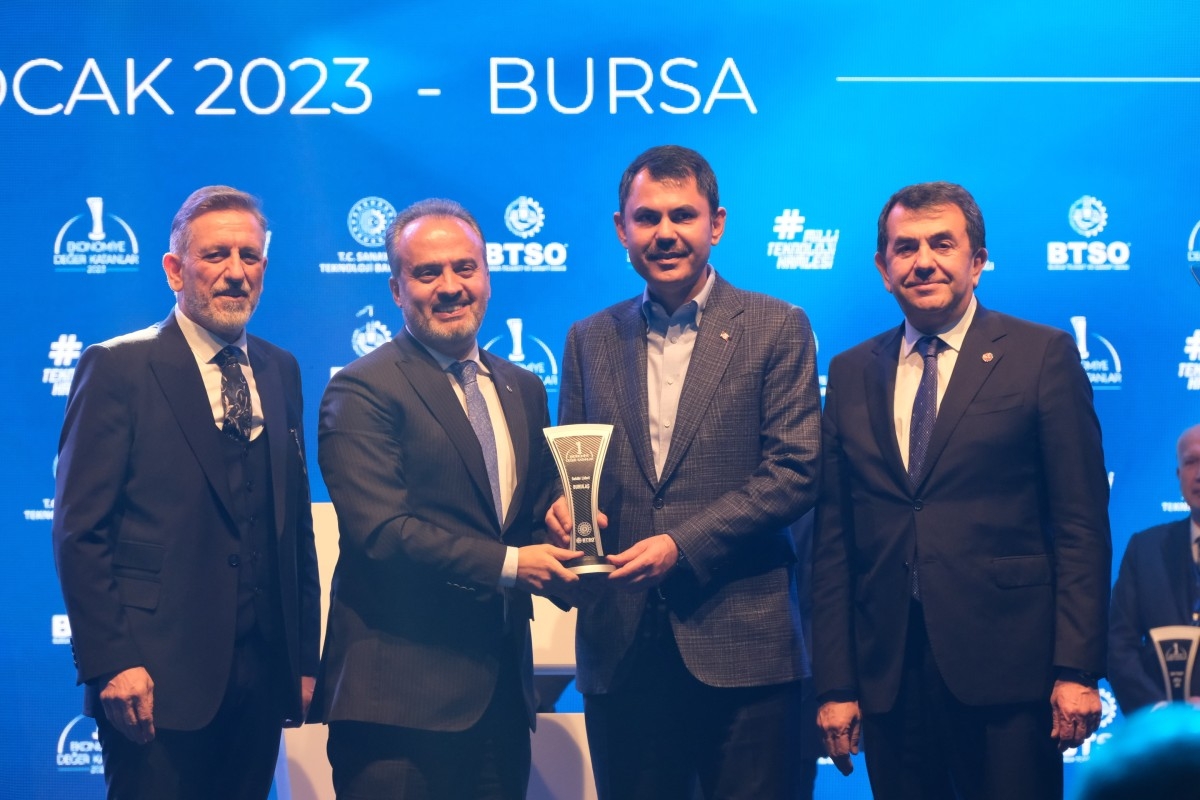 Burulaş Sektör lideri ödülünü aldı