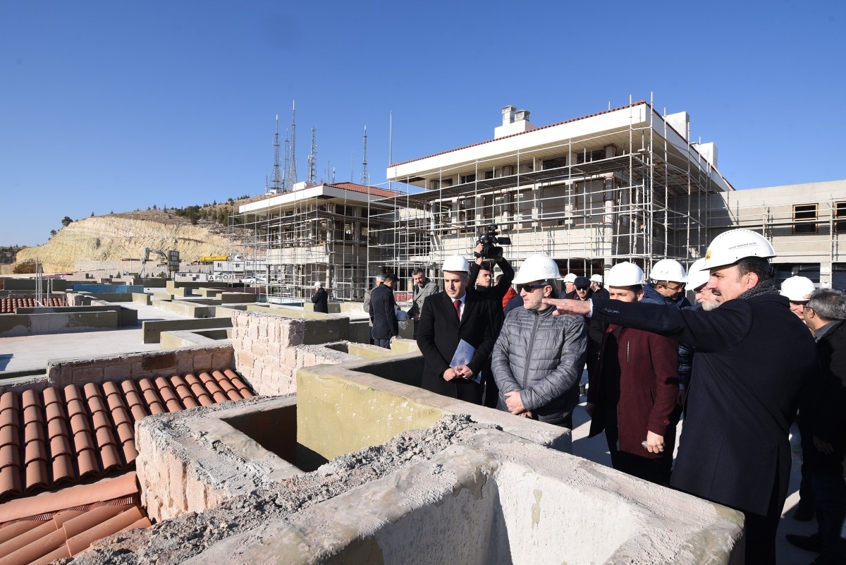 Büyükşehir Belediye Başkanı Altay Basın Mensuplarıyla Yatırımları İnceledi