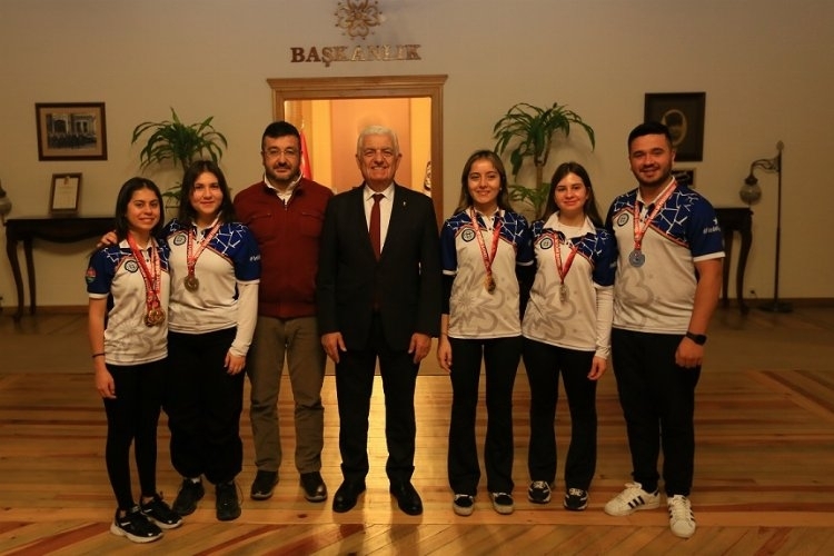 Milli okçulardan Başkan Gürün'e ziyaret