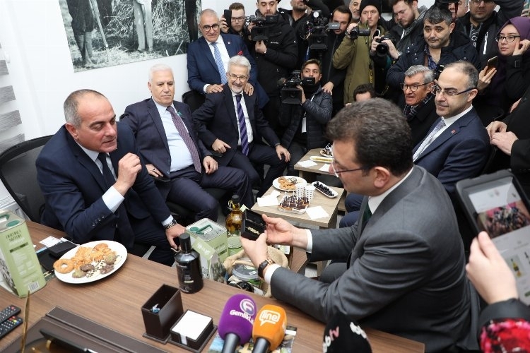 Ekrem İmamoğlu’ndan İlk zeytin alışverişi