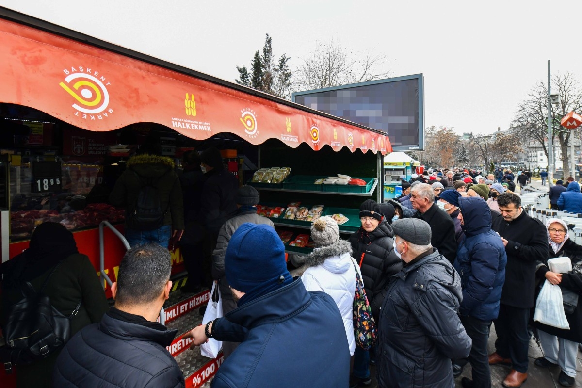 BÜYÜKŞEHİR BELEDİYESİNİN UYGUN FİYATLI ET SATIŞI UYGULAMASINA YOĞUN İLGİ
