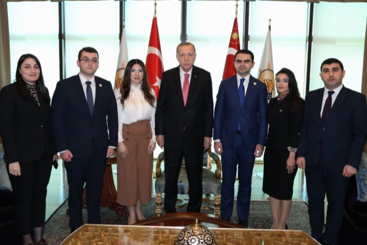 Cumhurbaşkanı Erdoğan'a Yeni Azerbaycan Partisi'nin gençlerinden ziyaret