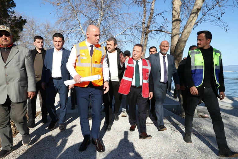 ‘Finike Cumhuriyet Meydanı 23 Nisanda Açılacak’