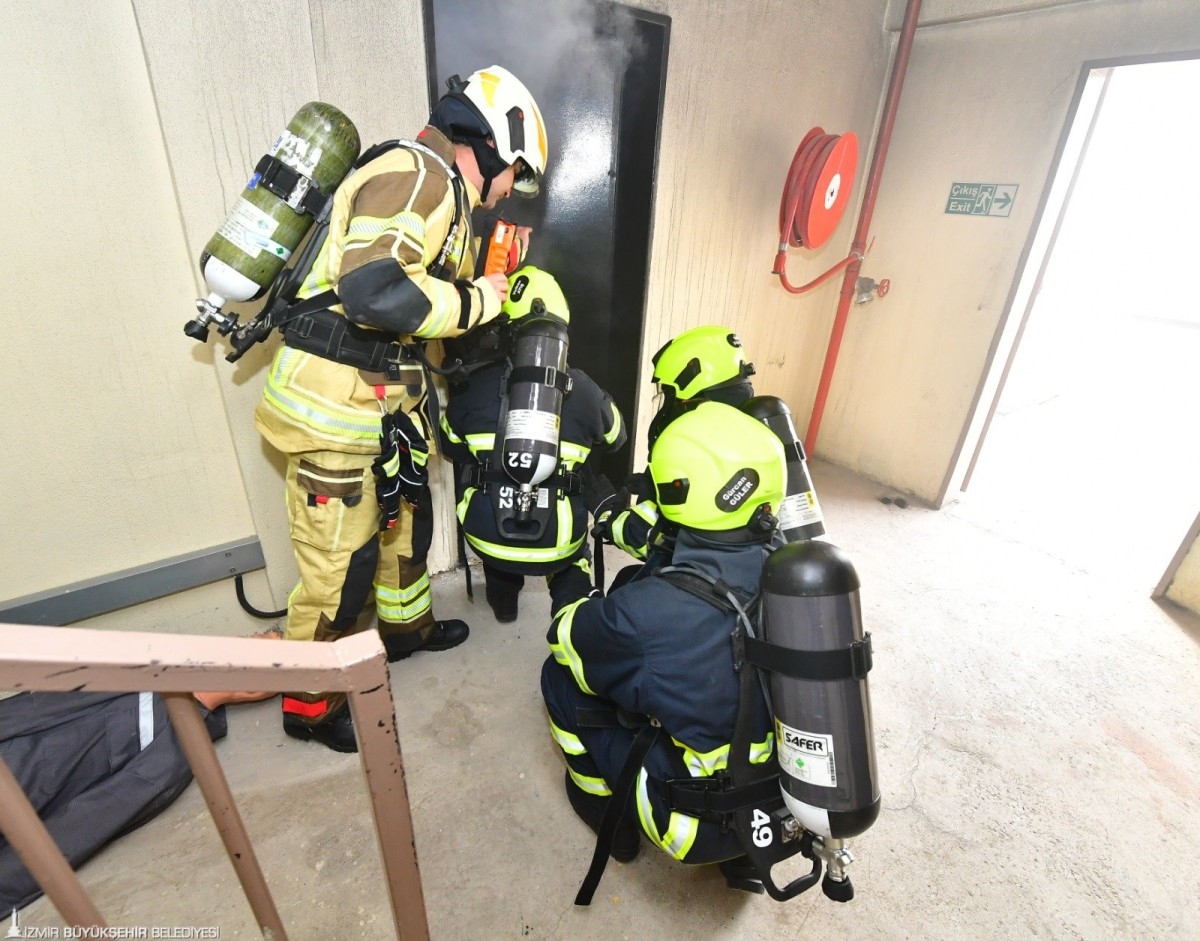 İzmir İtfaiyesi 12 bin 500 kişiye eğitim verdi