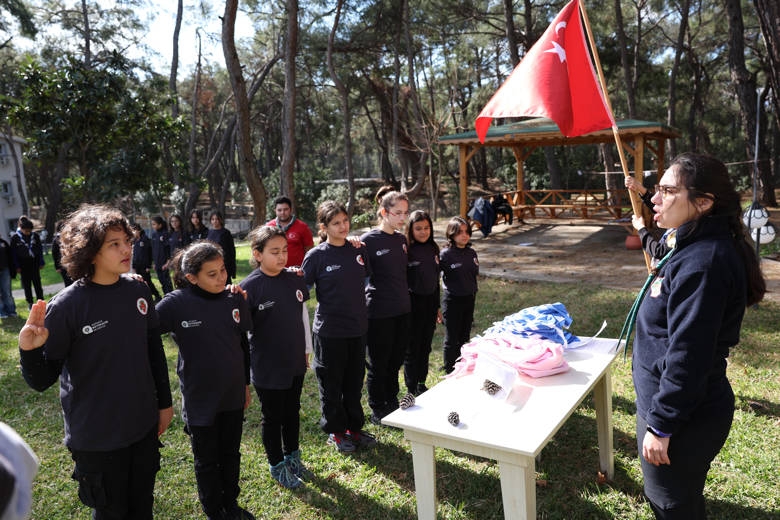 Antalya Büyükşehir Belediyesi izcilerine kamp düzenledi.