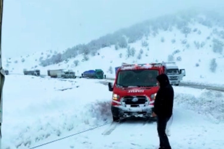 Bingöl'de yolda kalanların imdadına  itfaiye ekipleri yetişti