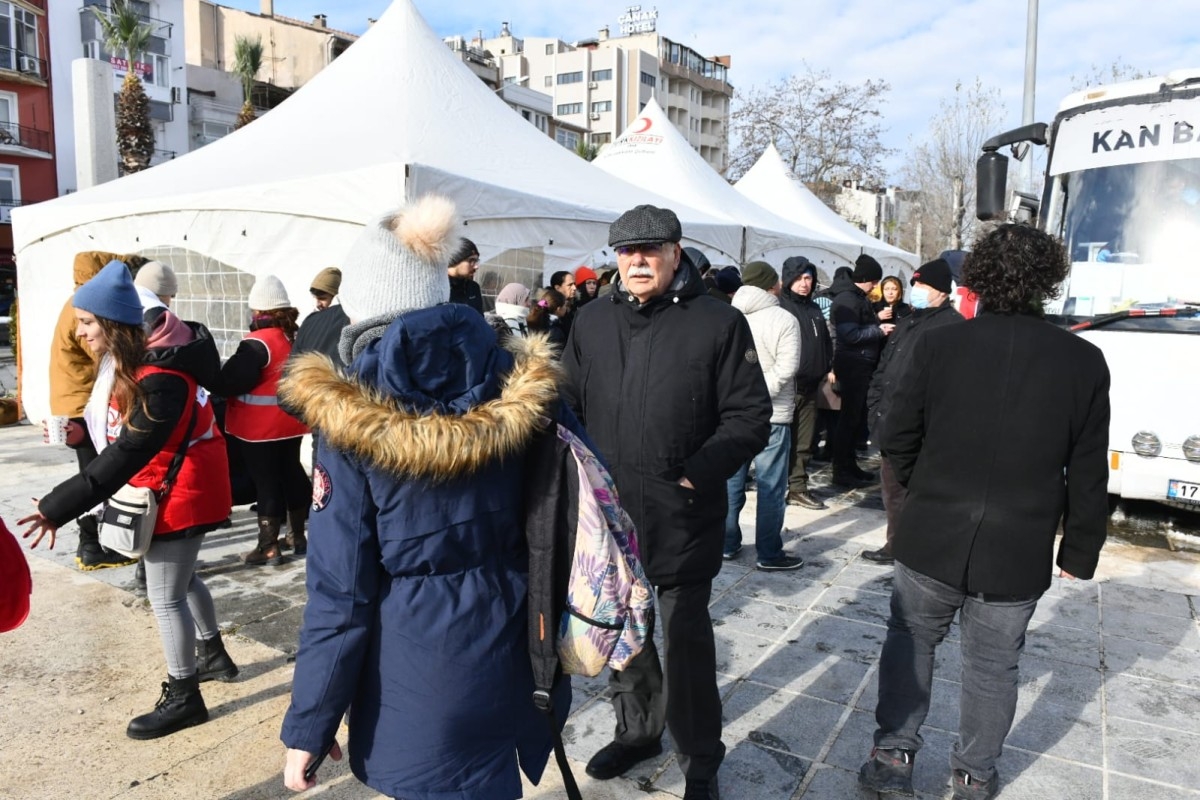 Başkan Gökhan'dan Kızılay Çadırına Ziyaret