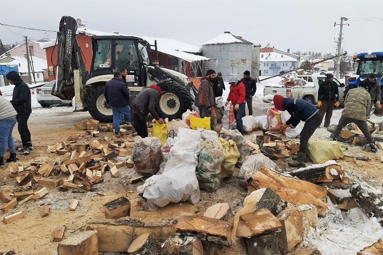 Bilecik Pazaryeri’nden deprem bölgesini ısıtacak odun