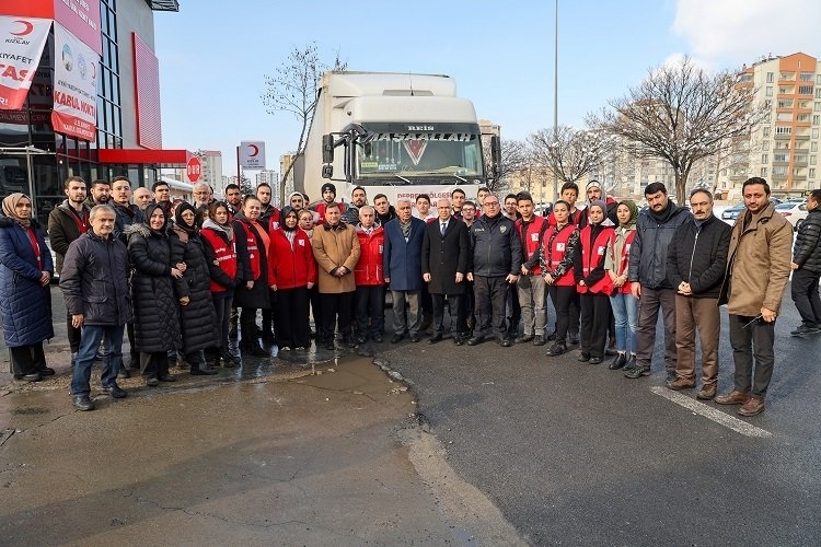  Deprem bölgesine 4'.üncü tır Kayseri Talas'tan