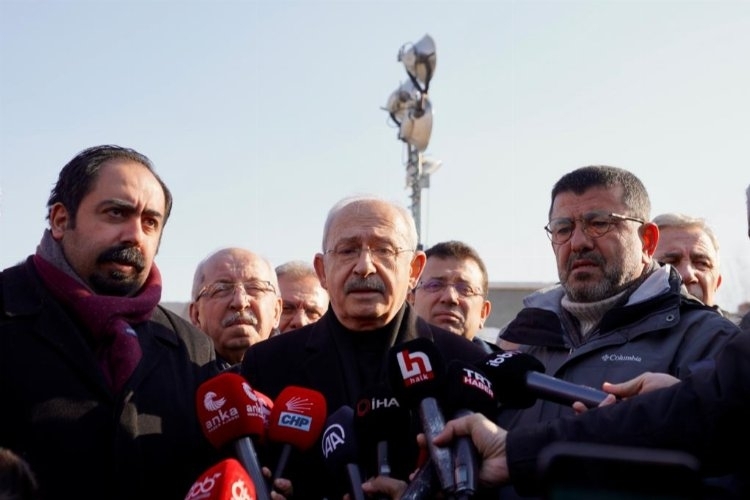 CHP lideri Kemal Kılıçdaroğlu, ile İmamoğlu deprem bölgesinde