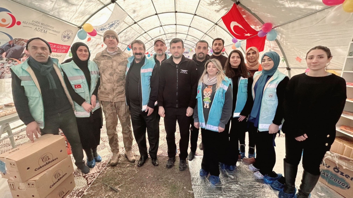 Selçuk Bayraktar'dan, Elazığ Belediyesi Psikososyal Destek Çadırına Ziyaret