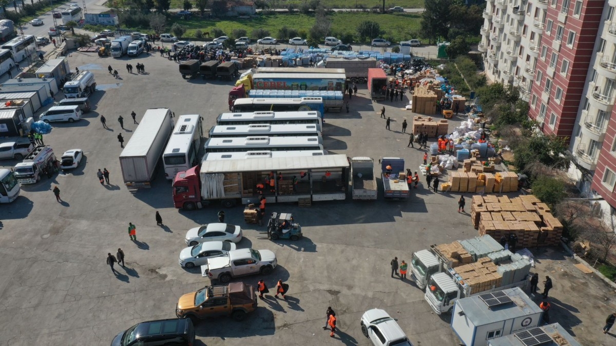 Hatay’a Büyükşehir Belediyesi ve İlçe Belediyeleri  305 TIR Yardım Gönderdi