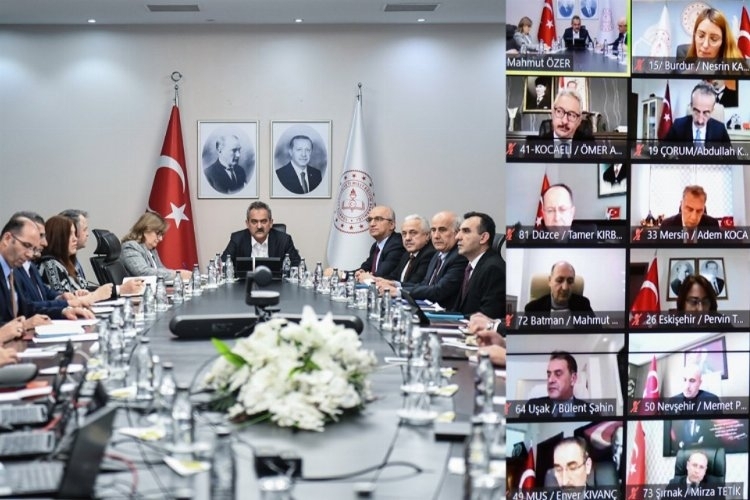 Bakan Mahmut Özer, 71 ilin millî eğitim müdürleriyle toplandı