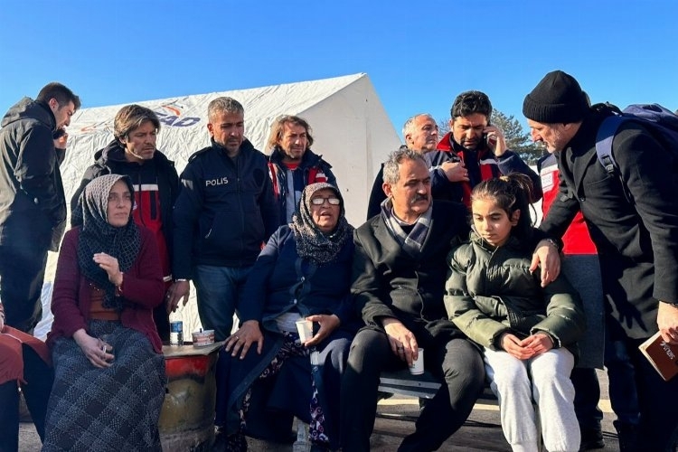 Bakan Özer, Depremzede öğrenciye ücretsiz pansiyon.″parasız yatılılığa doğrudan yerleştirme″