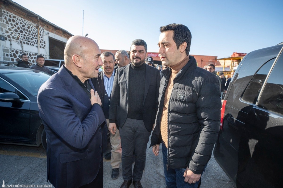 Tunç Soyer, Hatay’ın depremde tek bir binası bile yıkılmayan Erzin ilçesine gitti.