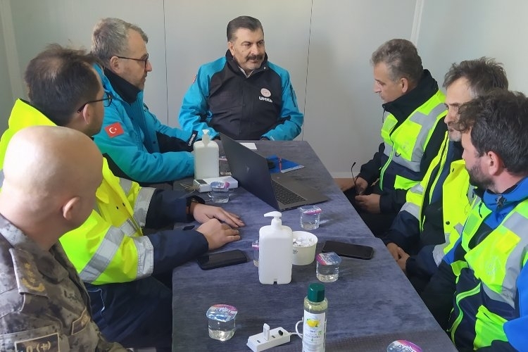 Bakan Koca'dan Hatay'daki Bursa ekibine moral